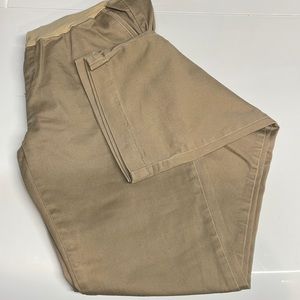 🌟🤰🏼Khaki maternity pants, over the bump